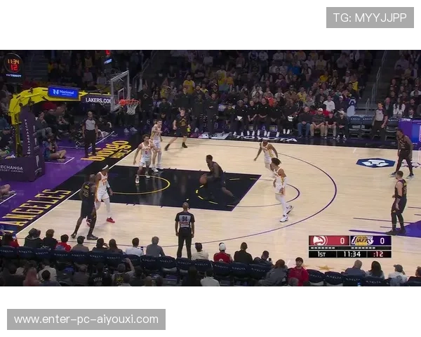 詹姆斯助攻制造空间,湖人全队合力取胜