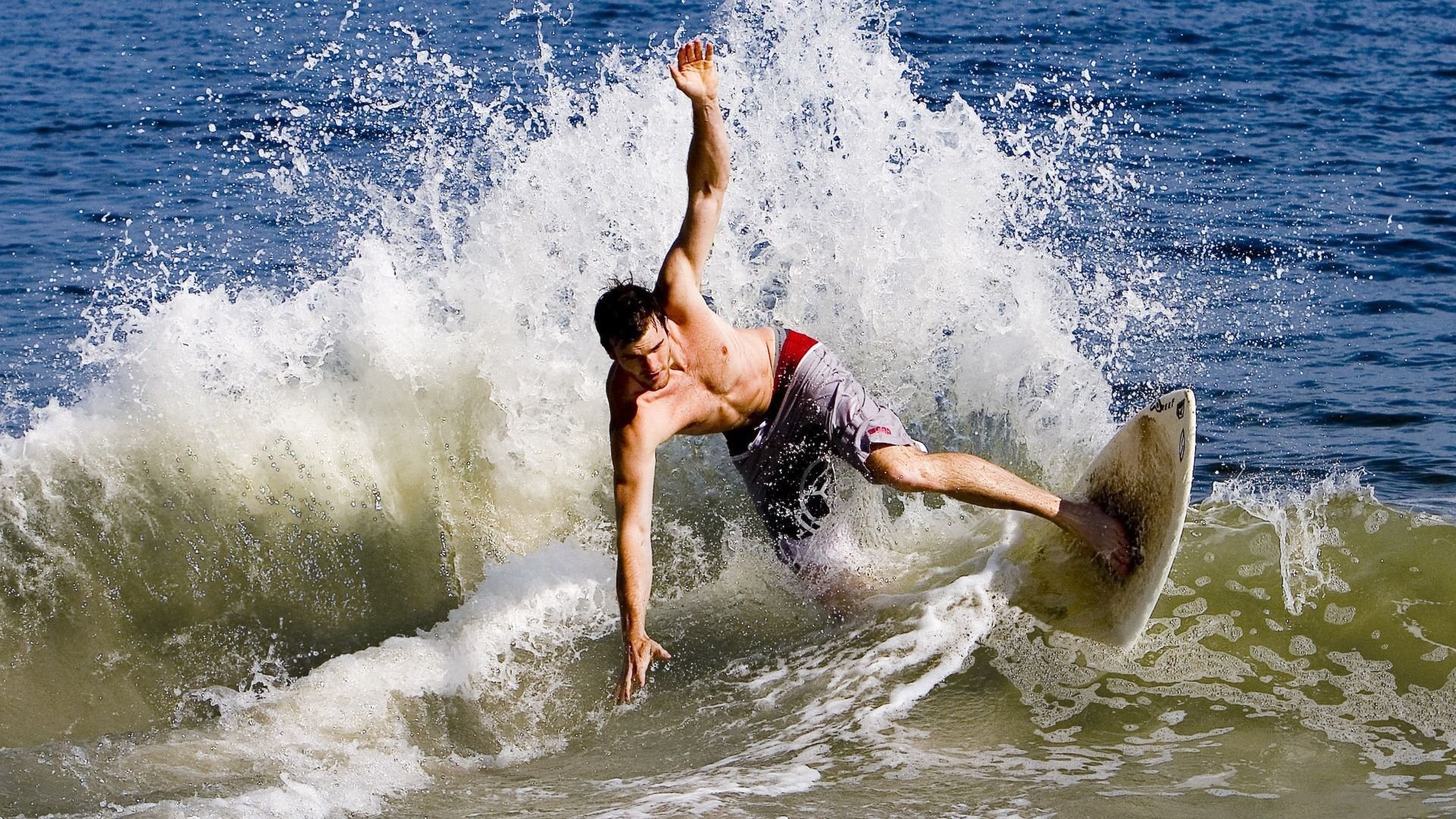 中国队在巴黎奥运会比赛中展现出强大的远射能力，里约奥运会中国打巴西